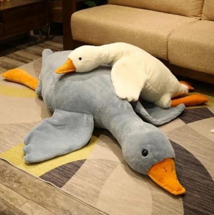 Peluş Uyku Arkadaşım Kaz 75 cm- Uçan Kaz Morton Uyku Yastığı Gri