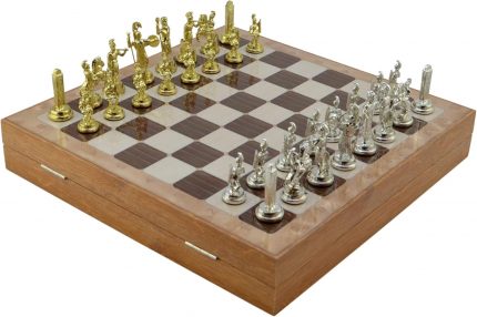 Orta Boy Metal Yunan Satranç Takımı Parlak ve Rustik Desenli Sandıklı MDF Tahtası (36x36x6 cm.)